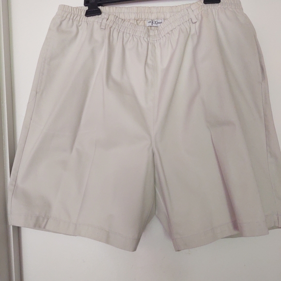Kaki elastic waist shorts by The Tog Shop 18 w - Picture 3 of 4